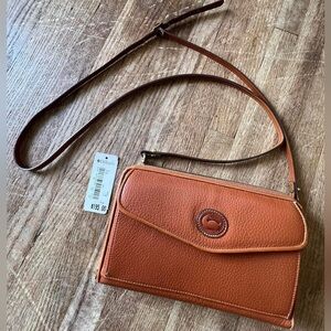 DOONEY & BOURKE CROSSBODY PURSE/WALLET